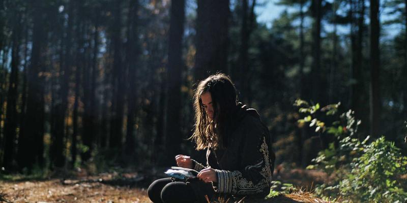 揭秘Odile Mora灵感宝库：从复古素描到植物标本，打造绿色生活的设计哲学